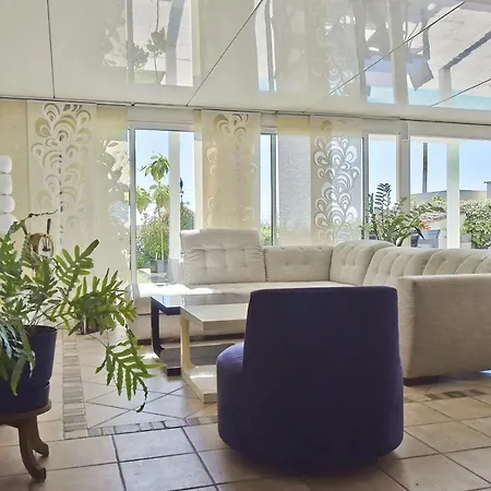 Family House With Swimming Pool & Sea View Вилла Антиб