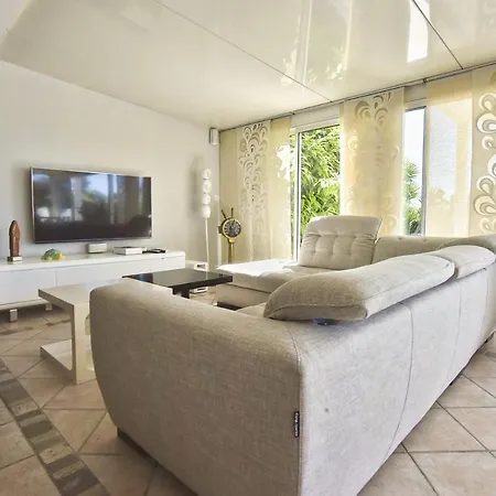 Family House With Swimming Pool & Sea View Вилла *