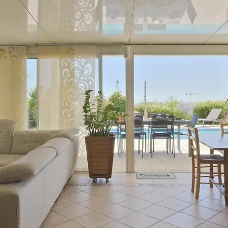 Family House With Swimming Pool & Sea View וילה *