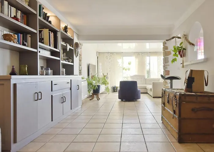 Family House With Swimming Pool & Sea View