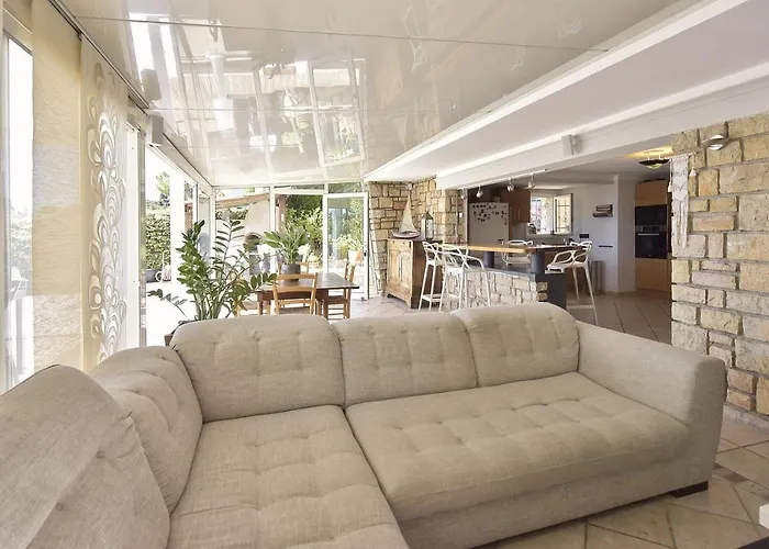 别墅 Family House With Swimming Pool & Sea View