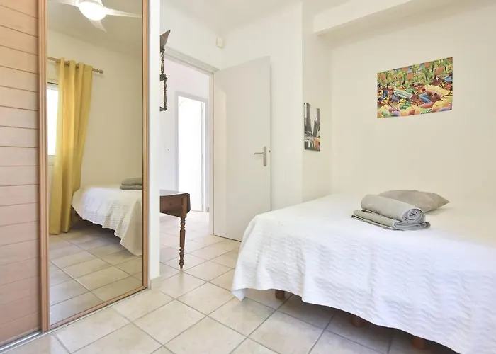 Family House With Swimming Pool & Sea View