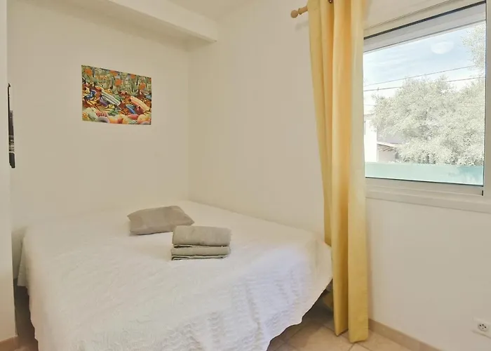 Family House With Swimming Pool & Sea View