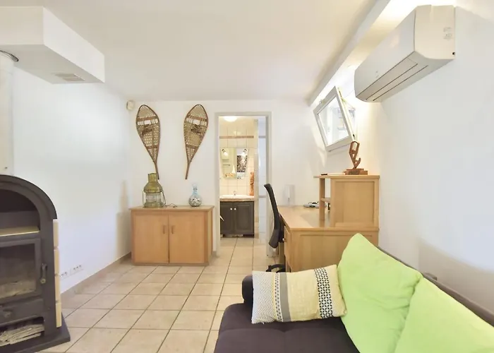 别墅 Family House With Swimming Pool & Sea View 昂蒂布