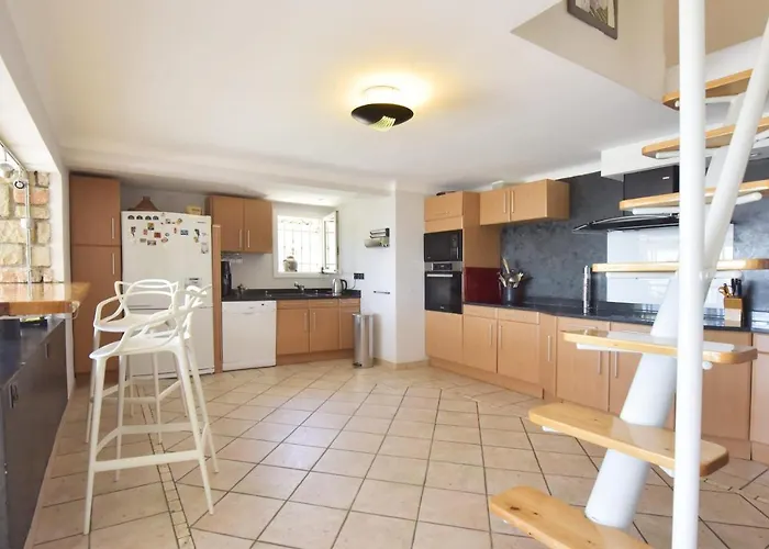 Family House With Swimming Pool & Sea View 别墅 *