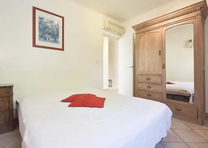 Family House With Swimming Pool & Sea View 昂蒂布