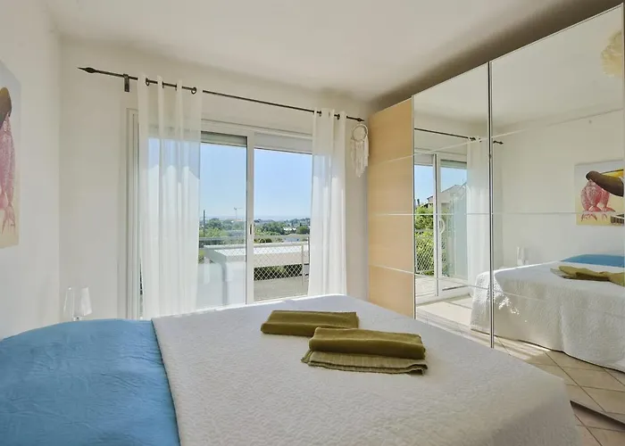 Family House With Swimming Pool & Sea View *